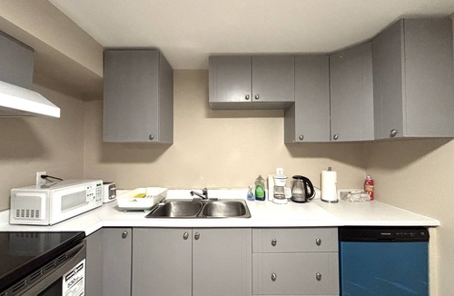 Alcona Apartment | Spacious 2BR Basement Apt – 5 Mins to Beach