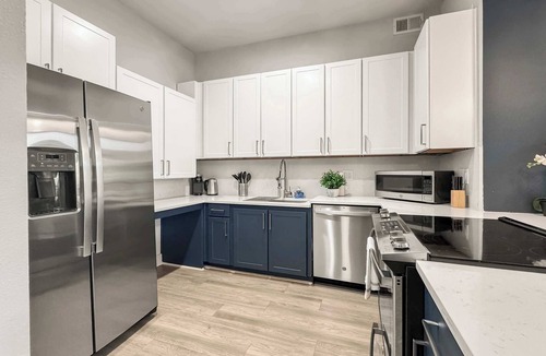 Deep Ellum Apartment | Spacious 2BR2BA Stay Deep Ellum w/Pool Gym Parking