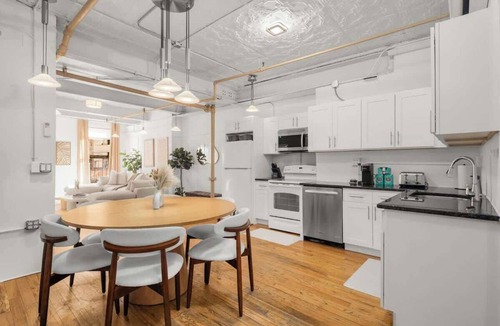 Brooklyn Heights Apartment | Spacious 3 Bedroom Gem in Trendy Dumbo!