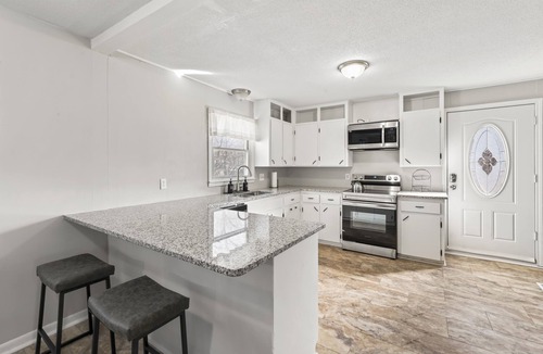 Baldwin City House | Spacious 3 bedroom home in Baldwin City, great for families & friends!