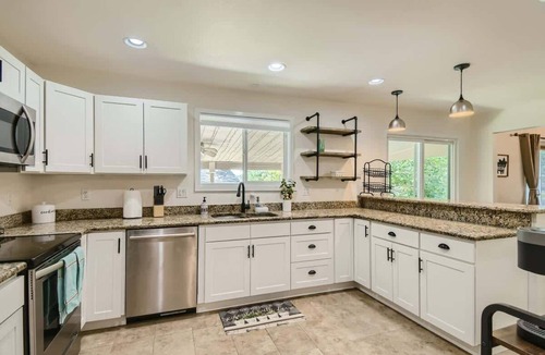 Thornton House | Spacious 3 Bedroom w/Dedicated Office