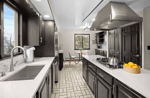White Plains House | Spacious 3b/3b Mediterranean in White Plains