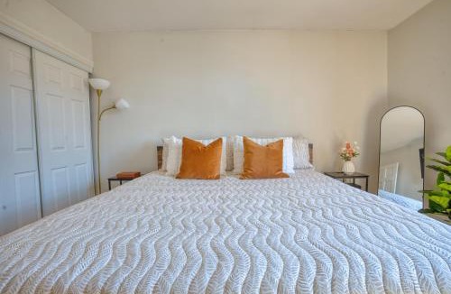 Ditmas Park Apartment | Spacious 3BR in Flatbush w King Bed, 2 Queens, Fast Wifi, AC