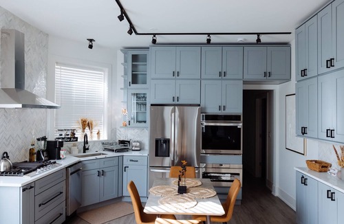 Woodlawn Condo | Spacious 3BR on UChicago Campus & Hospitals Free Street Parking