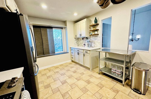 Parker House | Spacious 4-bedroom family-friendly house with Sauna, Hot Tub, and Gym