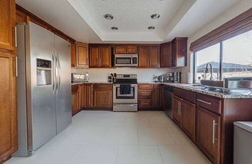 Dam East - West House | Spacious 4-Bedroom Home