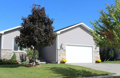 Lincoln House | Spacious 4-bedroom house with AC, WiFi in NW Lincoln
