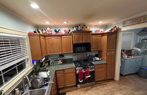 Brookside House | Spacious 4-bedroom house w/massage chair, outdoor patio, near Brookside shops.