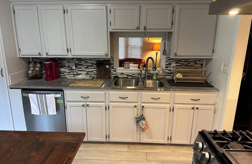 Terrace Lake Gardens House | Spacious 4-bedroom house in perfect Kansas City. 20 minutes from Arrowhead!.