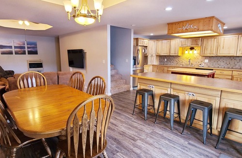 Edwards House | Spacious 4bed Lake house w/HotTub, game garage, AC, WiFi