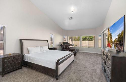 Gilbert House | Spacious 4BR Home Patio Huge Yard Sleeps 18 Grill