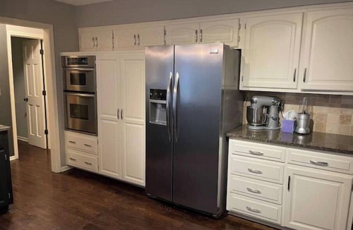Overland Park House | Spacious 4BR house; suburb w amazing hwy access! Minutes to World Cup shuttle!