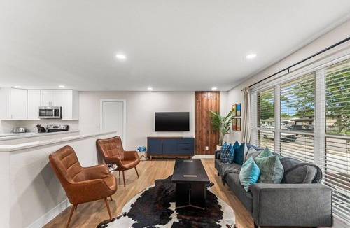 Dupont Apartment | Spacious 5-Bed Home with Hot Tub