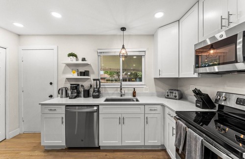 Dupont Apartment | Spacious 5-Bed Home with Hot Tub