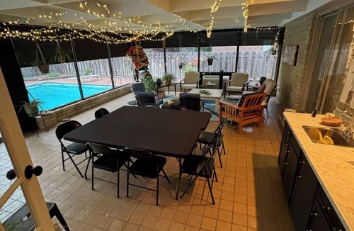 Hutchinson House | Spacious 5-bedroom Retreat with Pool and Tennis Court In Beautiful Neighborhood