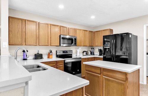 Sherman House | Spacious 5BR/3BA/5TV home near TI/Austin College/Lake Texoma