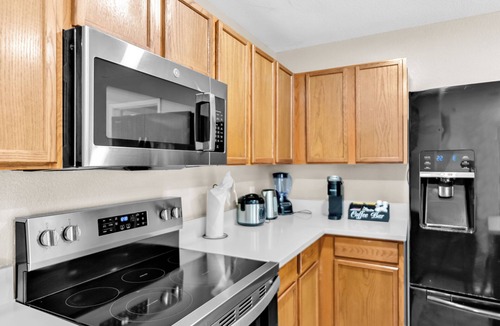 Sherman House | Spacious 5BR/3BA/5TV home near TI/Austin College/Lake Texoma
