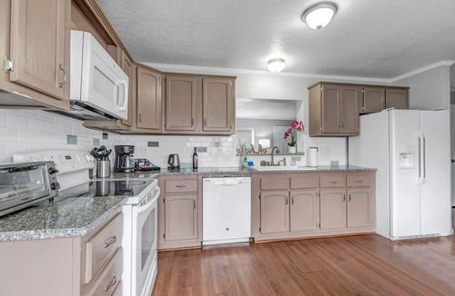Denver House | Spacious 5BR | Near Downtown Denver | Family & Pet-Friendly!