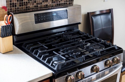 Valley Stream House | Spacious 6BR Escape | 7 Min to JFK | Free Parking!