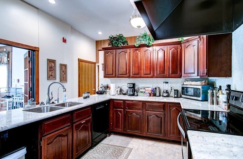 Wichita House | Spacious 7-bedroom, 4 bathroom house with WiFi and new HVAC in wonderful Wichita