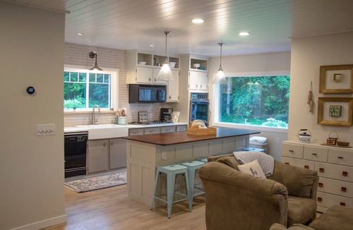 Holcombe House | Spacious 7BR Lakefront Retreat – Perfect for Multi-Generational Getaways!