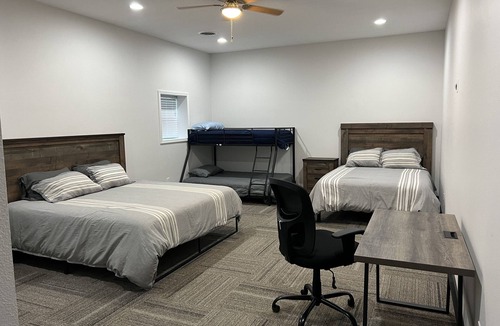 Ellis County Cabin | Spacious 8 Bedroom Lodge