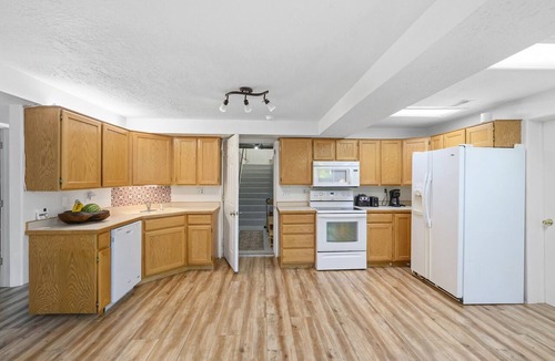 Spanish Fork Apartment | Spacious apartment with mini farm and separate yard. Extra parking!