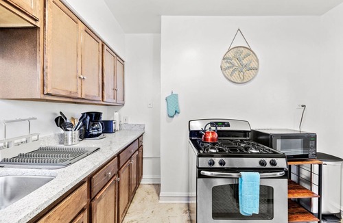 Berwyn Apartment | Spacious APT/Comfy Bed/Free Parking/22mins to ORD&MDW