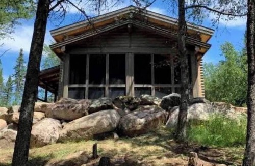 Ely Cabin | Spacious Cabin on the lake