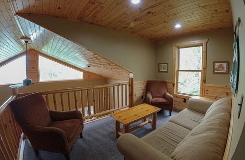 Ely Cabin | Spacious Cabin on the lake
