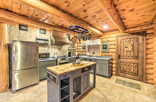 Middle Grove House | Spacious Cabin w/Decks Near Saratoga Springs