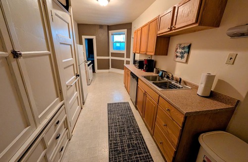 Yankee Hill Apartment | Spacious & Charming 4 BR near Downtown