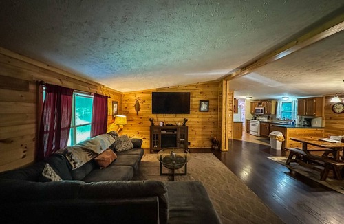 Nelsonville Cabin | Spacious Eagle's Landing Cabin near Hocking Hills