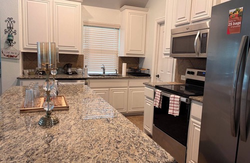 Midlothian House | Spacious Executive Retreat - Sleeps 8+