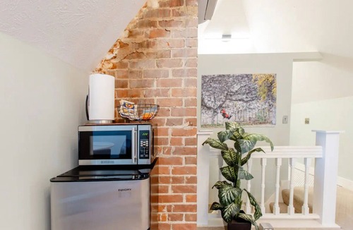 Downtown Omaha House | Spacious Historic Manor W/Modern aesthetics. Best Location: Walk to Blackstone