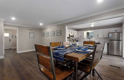 Olathe House | Spacious Home Roomy Sleeps 14 KingBeds