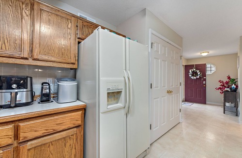 Gladstone House | Spacious Kansas City Townhome with 2 Living Rooms Near Downtown Stadiums and MCI