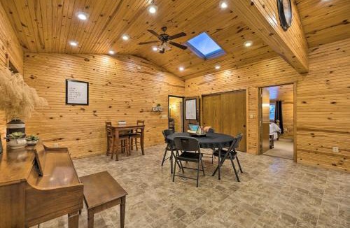 Partridge House | Spacious Kansas Retreat: On-Site Disc Golf!