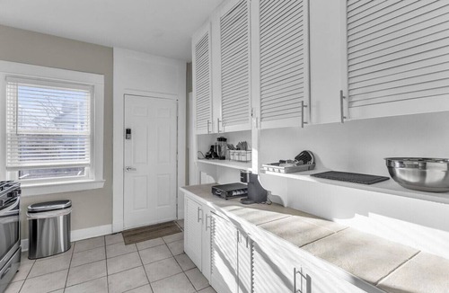 South Hyde Park Apartment | Spacious KC Stay: 2 Bedrooms Near Stadiums, BBQ, Jazz & Fountains!