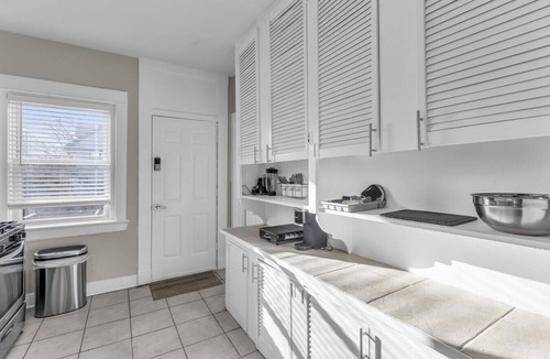South Hyde Park Apartment | Spacious KC Stay: 2 Bedrooms Near Stadiums, BBQ, Jazz & Fountains!