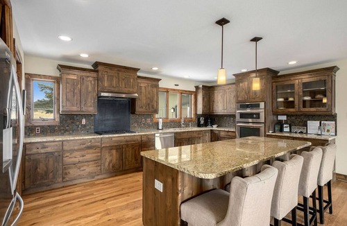 Estes Park Cabin | Spacious Luxury Pet-Friendly Cabin with Spectacular Continental Divide Views in Estes Park, Colorado