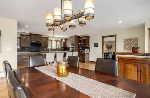 Estes Park Cabin | Spacious Luxury Pet-Friendly Cabin with Spectacular Continental Divide Views in Estes Park, Colorado
