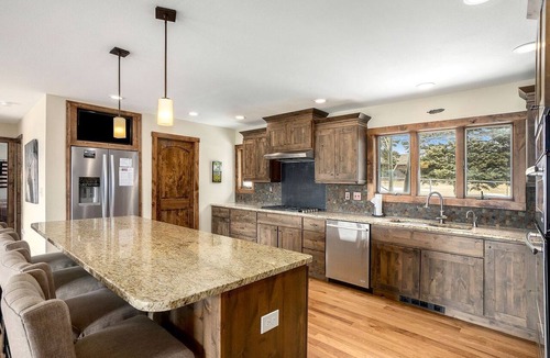 Estes Park Cabin | Spacious Luxury Pet-Friendly Cabin with Spectacular Continental Divide Views in Estes Park, Colorado