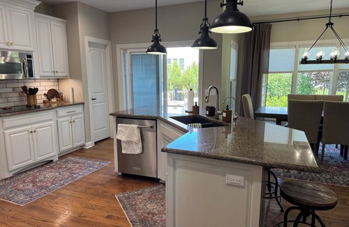 Omaha House | Spacious Luxury Retreat~ Relax & Feel at Home