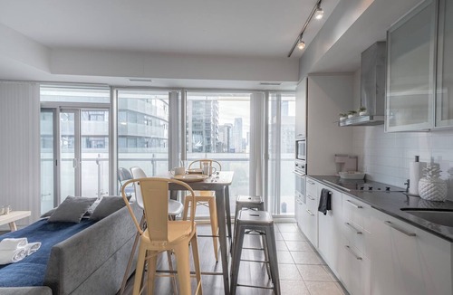 Central Waterfront Apartment | Spacious & Modern 2BR Downtown Suite w/Parking