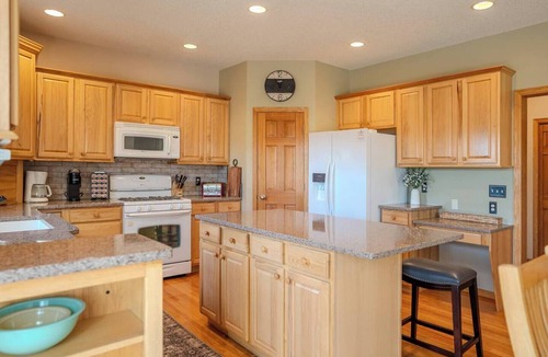 Rosemount House | Spacious Modern 5-Bed Home – Near Twin Cities