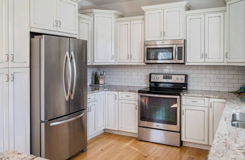Forest House | Spacious, Modern & Bright | Peaceful Mountain Views!