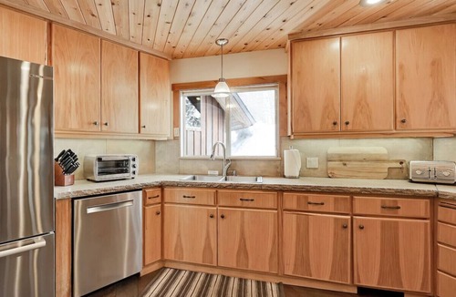 Sundance Cabin | Spacious mountain retreat Built for gathering Hot tub Quiet setting Minutes up Sundance Canyon