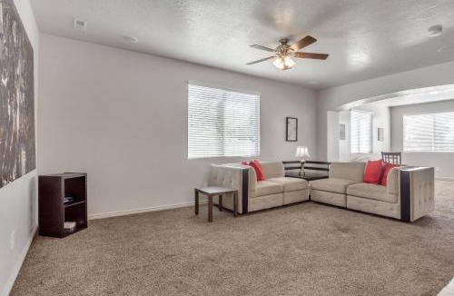 Lakeview House | Spacious & New Guesthouse in Orem/Provo