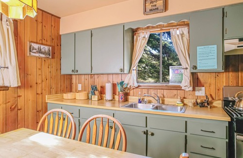 Estes Park Cabin | Spacious Rustic Family Cabin Near River & RMNP - PowWow